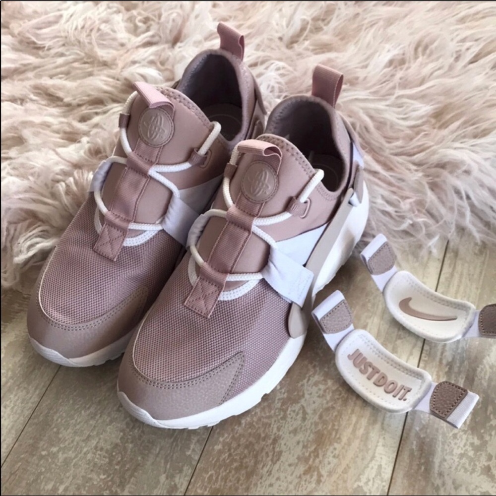 NWT🦄Nike Air Huarache city - Picture 4 of 7